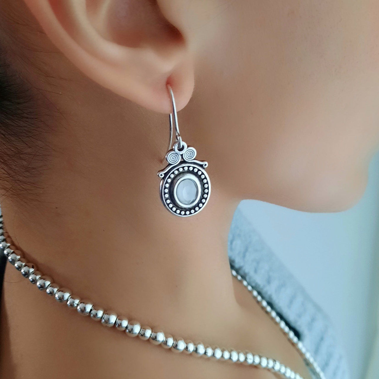Damen Ohrringe Silber mit Steinen - Ophelia Weiss Ohrringe KOOMPLIMENTS