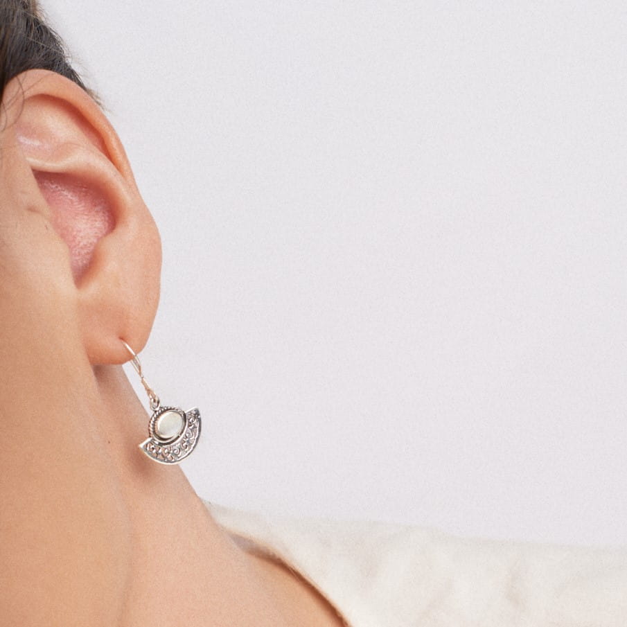 Filigrane Ohrringe mit Mondstein-Anhänger Ohrringe KOOMPLIMENTS 