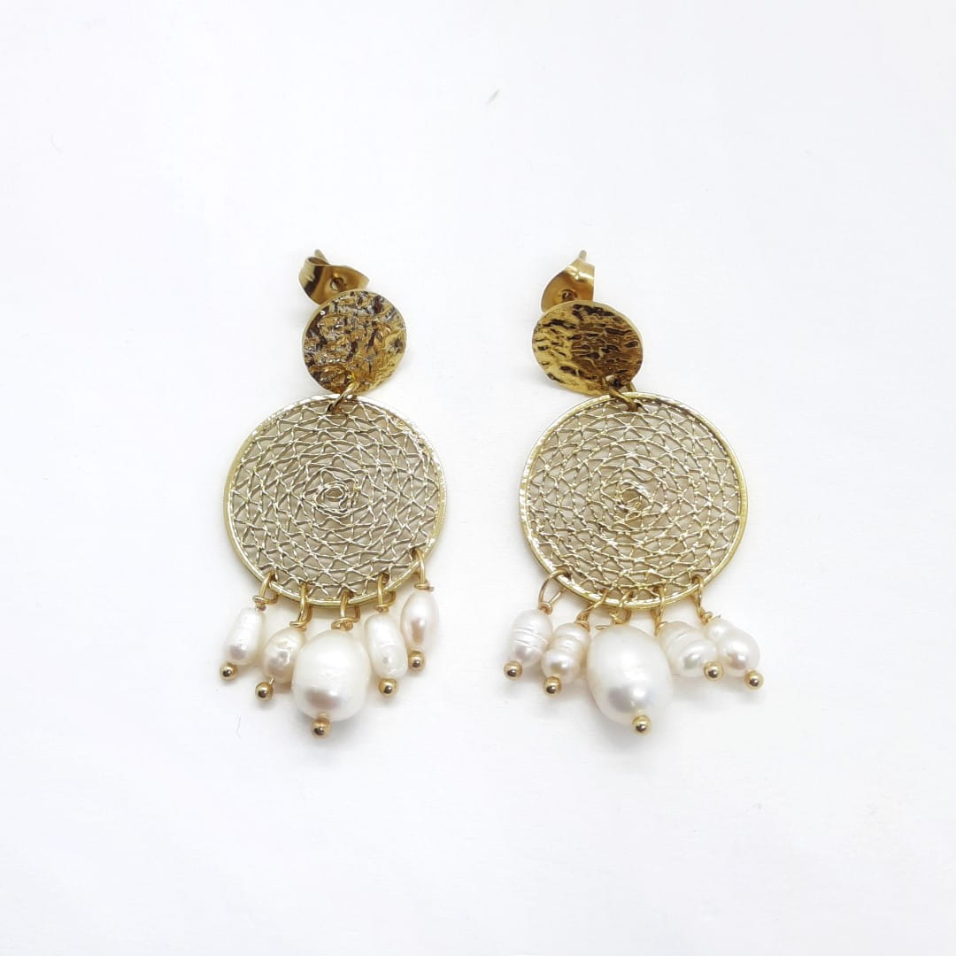 Goldene Edelstahl Ohrringe mit Perlen - INDIRA Ohrringe KOOMPLIMENTS 