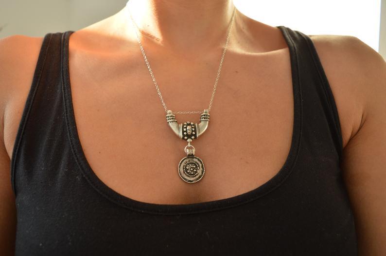 Halskette mit Horn und Münzen Anhänger - Byzantiner Halsketten KOOMPLIMENTS