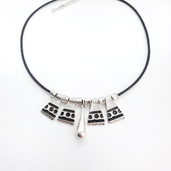 Set Halsketten mit Pendel und ethnischen Motiven - Adrinka Halsketten KOOMPLIMENTS